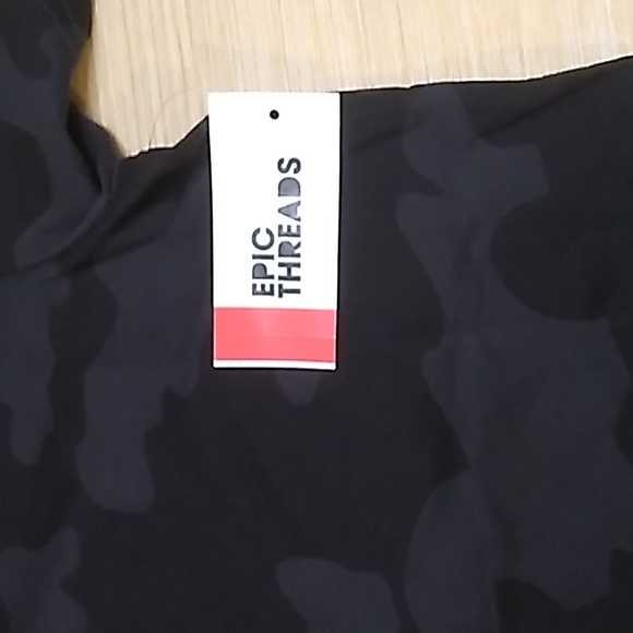 Epic Threads Boys Camo shirt size Medium Black & Gray - Picture 2 of 6